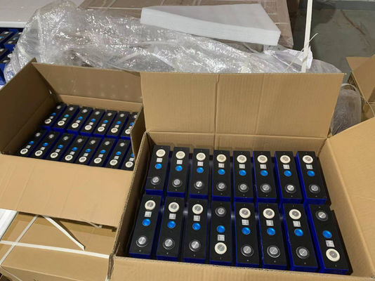 3.2V 100Ah LiFePO4 Célula prismática EVE Bateria de armazenamento de energia solar para o lar